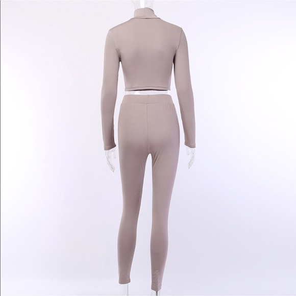 Two piece legging and crop top in spandex - Picture 5 of 5